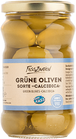 Oliven grün in Salzwasser