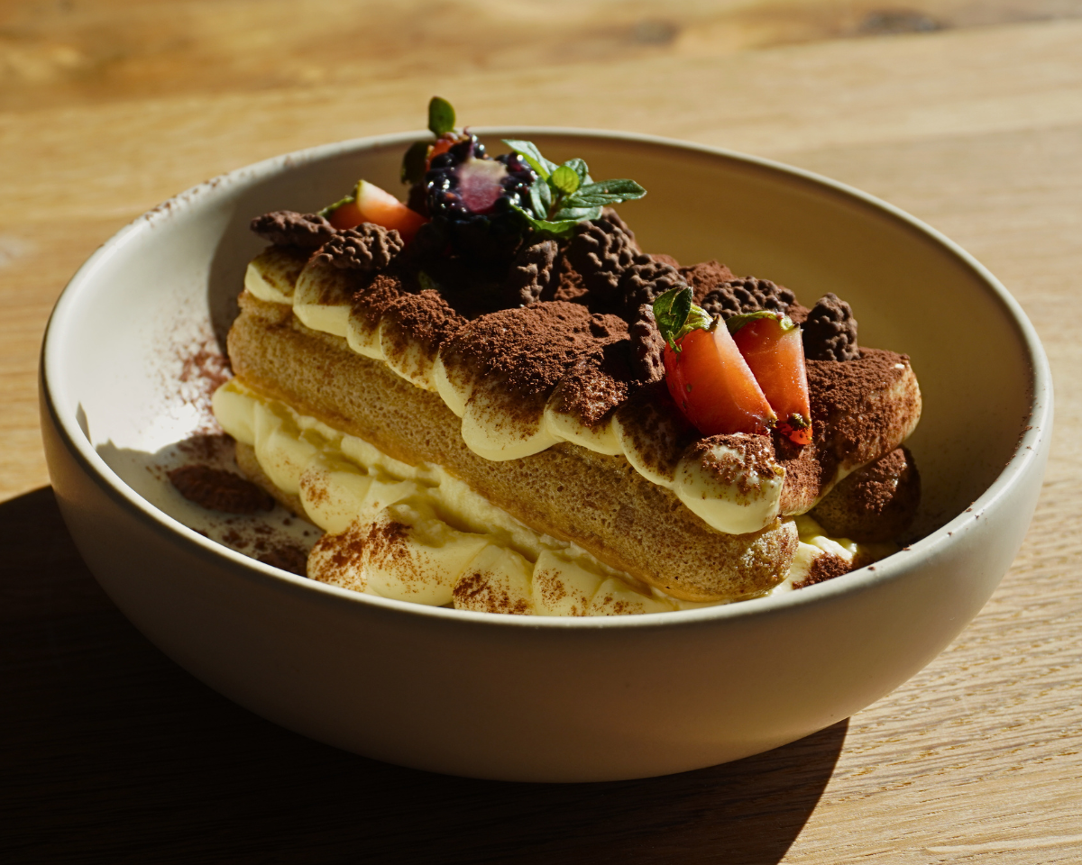 Tiramisu mit Cold Brew Coffee Liqueur und schokolierten Kürbiskernen