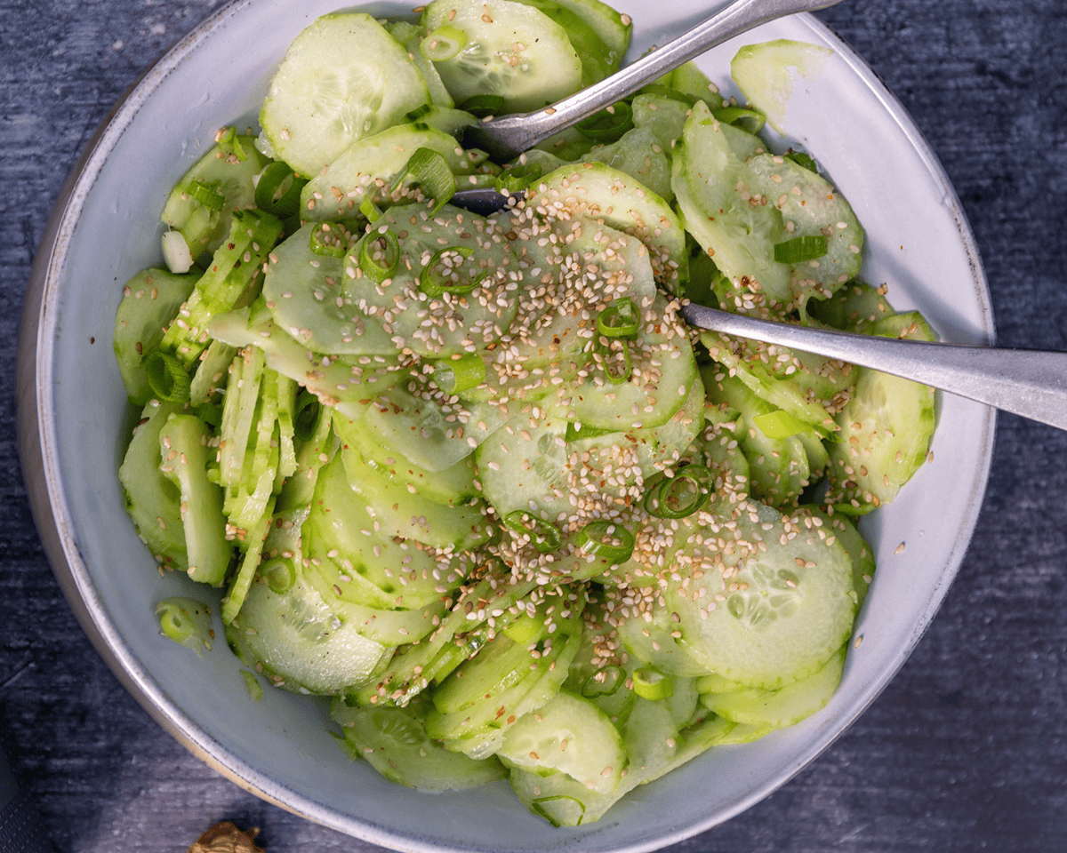 Asiatischer Gurkensalat mit Ingwer-Trauben Balsam