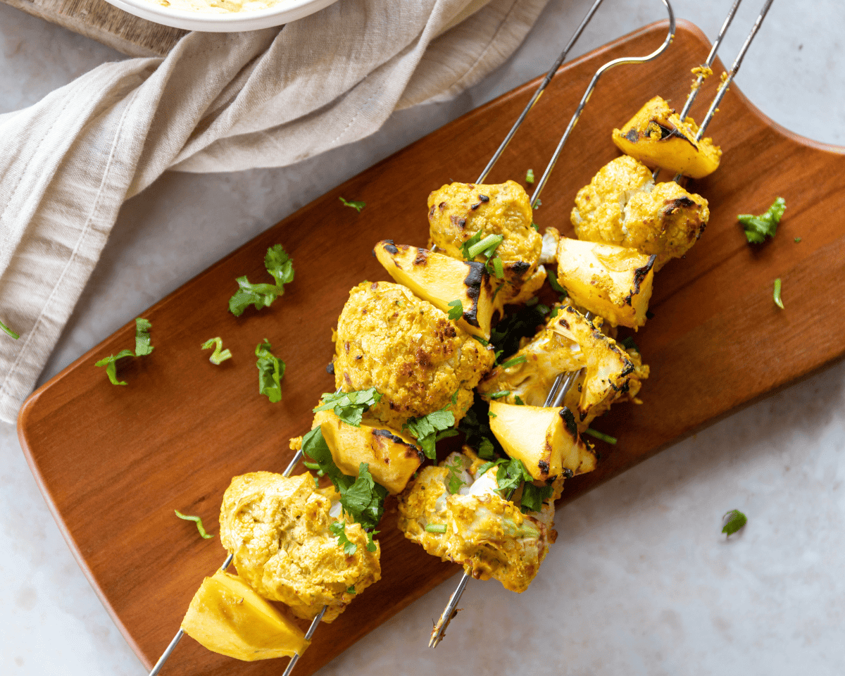 Blumenkohl-Spieße mit Tropical BBQ-Dip