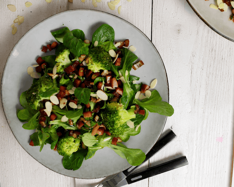 Feldsalat mit Dattel Balsam-Star und Speck