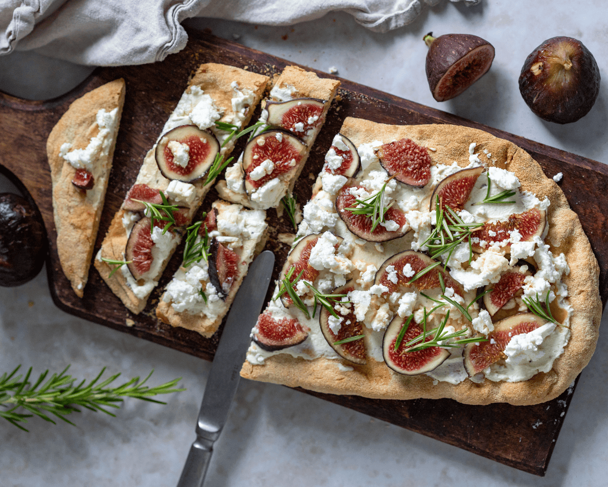 Pinsa mit frischen Feigen und Feigen Balsam Star