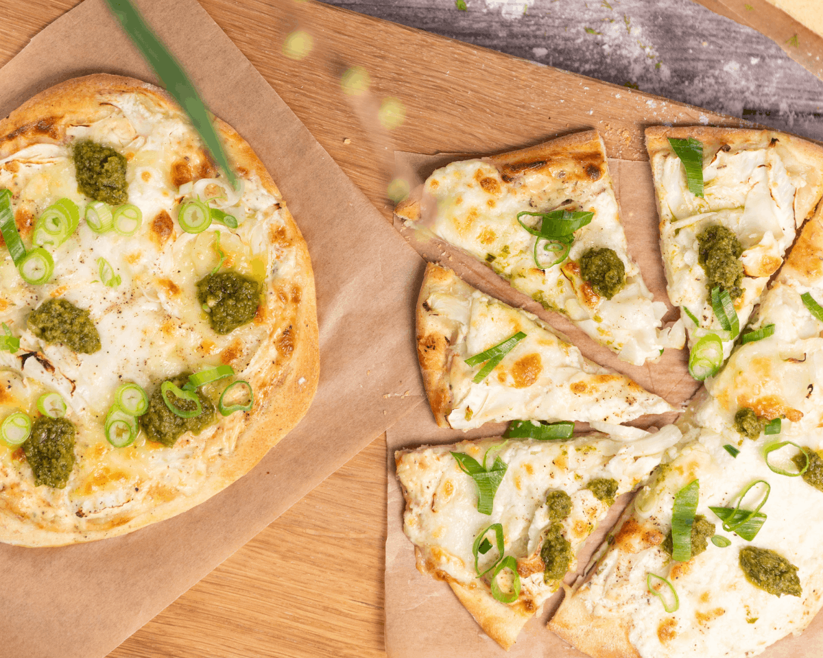 Pizza Bianca mit Fenchel, Pesto Ligure und Bärlauchöl