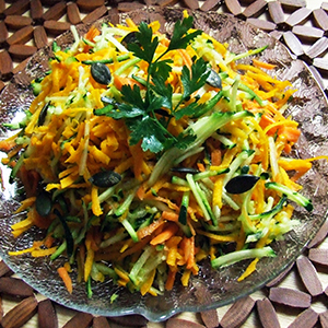 Zucchini-Kürbis-Möhren-Salat